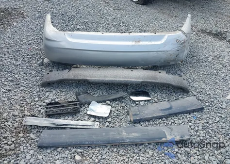 2001 Hyundai Elantra Gls z USA, uszkodzony, nr VIN KMHDN45DX1U079351